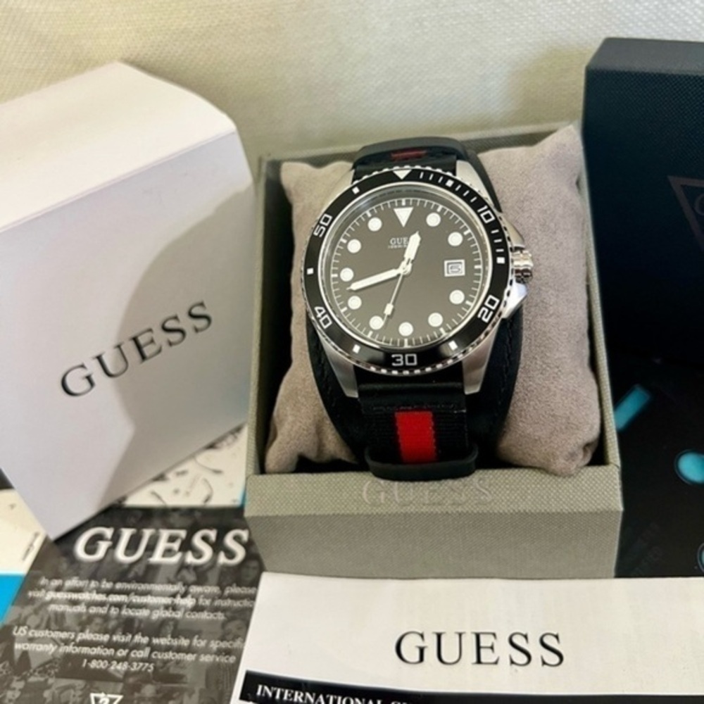 Guess Crew Style Date Designer Sport Men’s Watch (NIB: W1051G1) - Picture 6 of 6